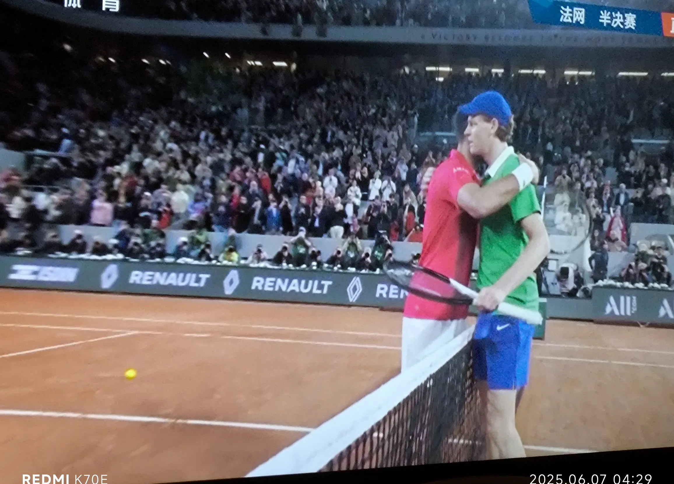 德约科维奇重返赛场，重要助攻首场状态出色，塞尔维亚队观众沸腾！再创辉煌时刻的简单介绍