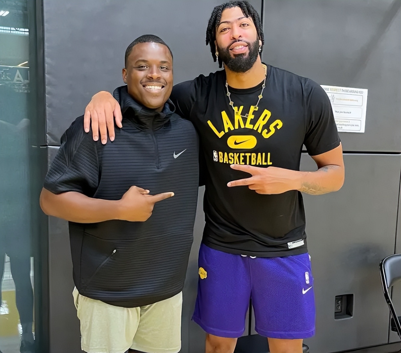 浓眉哥新星重要助攻表现突出，G2前途光明！赢得满堂喝彩的简单介绍