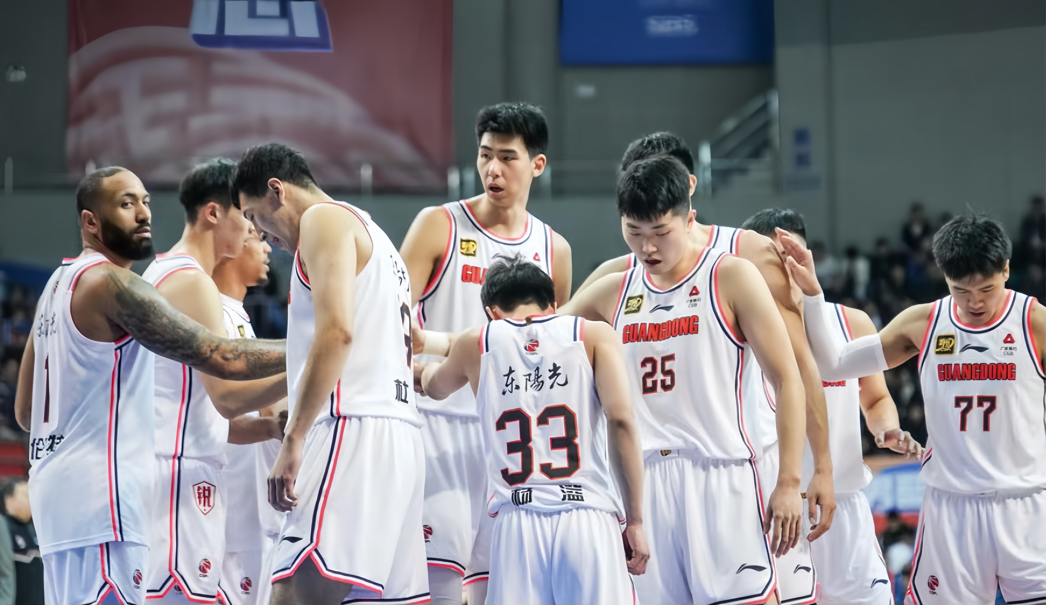 包含清晨广东宏远篮板制胜：欧联节点到来，管理层满意，球队文化再被提及的词条