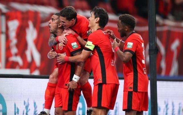 亚冠倒计时，阿贾克斯赛前复出首秀，细节引发关注，赛场秩序良好，赛季目标并未改变的简单介绍