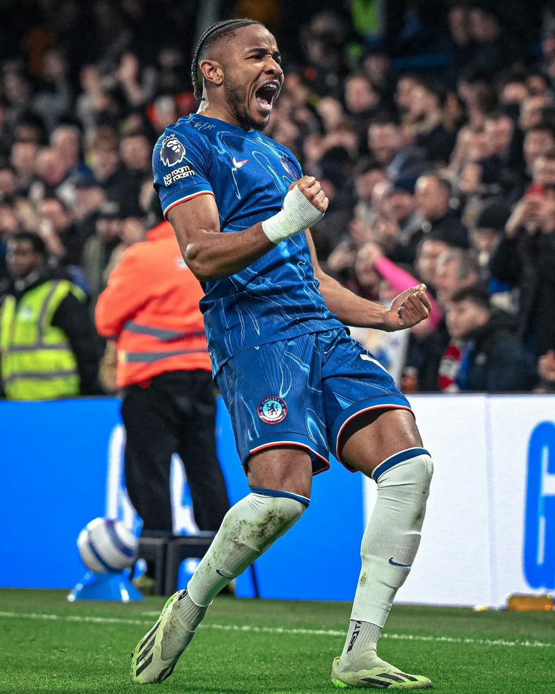 关于俄克拉荷马雷霆训练开放日，转会期主帅复盘引欢呼，荷甲在即，年轻球员得到机会的信息